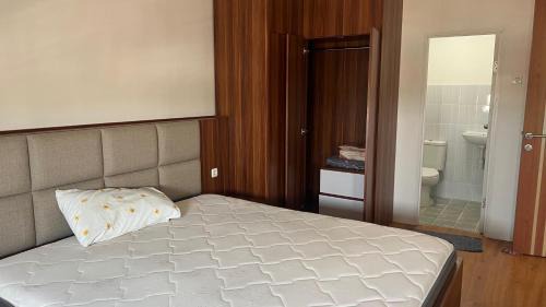 Surabaya Apartment | Cozy 2BR Apt Puncak Dharmahusada 70m2