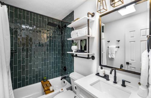 South Lamar House | Cozy 2BR Condo in Vibrant SoLa