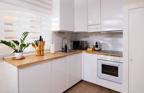 Golden Triangle of Art Apartment | Cozy 2BR Duplex - 2 min. walk to Plaza Santa Ana