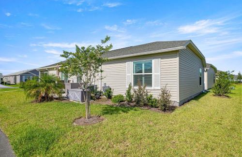Sumter County House | Cozy 2BR in The Villages With BBQ and 4 Seaters Golfcart King Bed