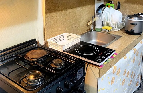 Barangay 670 Condo | Cozy 2BR loft w/ balcony |100mbps| near PGH, UP, LRT and Robinson's Place Manila