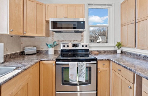 Saskatoon Downtown House | Cozy 2BR Suite Near U of S & River