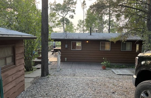 Torrington Cabin | Cozy 3 bedroom cabin on pine lake