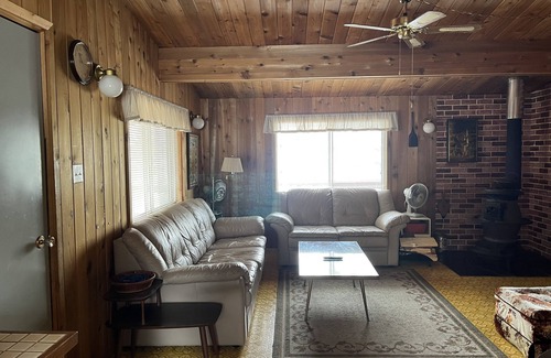 Torrington Cabin | Cozy 3 bedroom cabin on pine lake