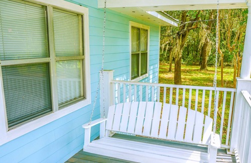 Florahome House | Cozy 3 Bedroom Florida Style Cabin & Property at George’s Lake