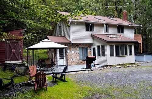 Tunkhannock Township House | Cozy 3-bedroom house in secluded area of Pocono Lake!