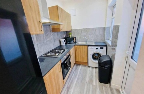 Liverpool House | Cozy 3-Bedroom House Perfect at Hinton!