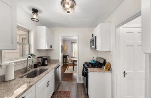 Euclid House | Cozy 3-Bedroom Near Cleveland