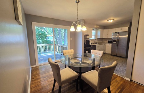 Maryland Heights House | Cozy 3-bedroom house with WiFi and AC in enjoyable Maryland Heights