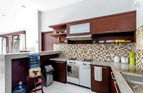 Nakula Villa | Cozy 3 bedroom Villa close to double six beach