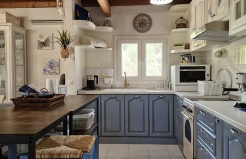Agios Ioannis House | Cozy 3 bedrooms Corfu Bungalow 5 minutes to Aqualand!