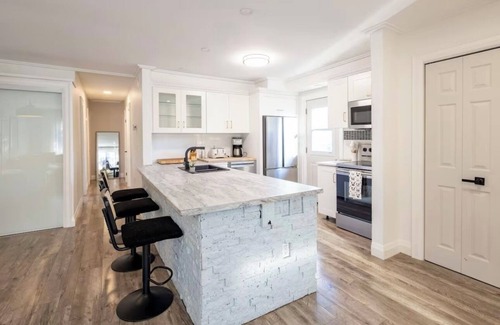St. Catharines House | Cozy 3Bed w/Pool, Hot Tub & Fire Pit – 15 Mins to Falls