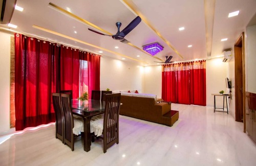 Saket Apartment | Cozy 3bhk Corporate Apartment in Saket