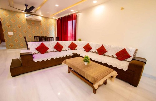 Saket Apartment | Cozy 3bhk Corporate Apartment in Saket