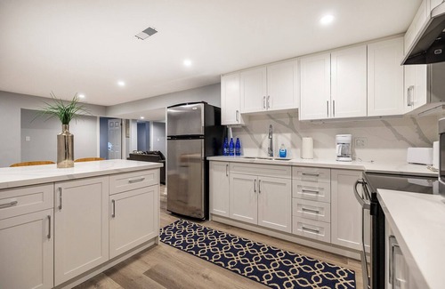 Lakeview House | Cozy 3BR Basement w/2 Baths