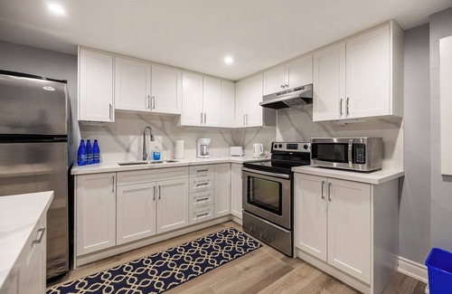 Lakeview House | Cozy 3BR Basement w/2 Baths