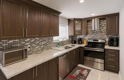 Caledon Apartment | Cozy 3BR Caledon Basement Suite with Private Access, Backyard Basketball Court, Full Kitchen, WiFi, Laundry, 5 Mins to Brampton, Family Friendly, Near Trails & Parks!