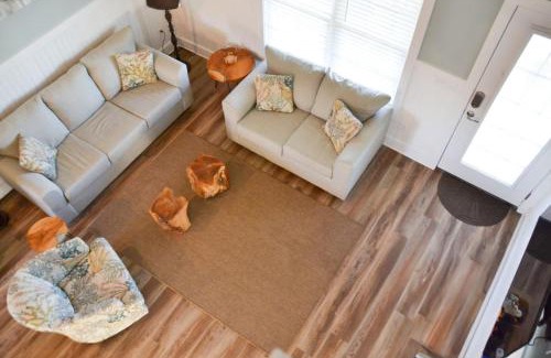 Davis House | Cozy 3BR Cottage Fishing Private Dock Boating