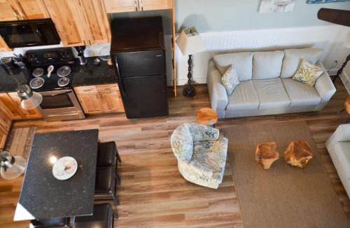 Davis House | Cozy 3BR Cottage Fishing Private Dock Boating