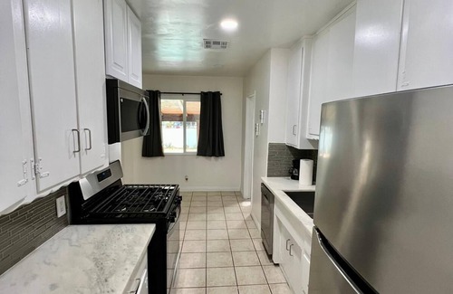 Lake Balboa House | Cozy 3BR Home W/Pool, Yard, Garage, & 80" TV!