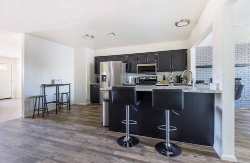 Alhambra House | Cozy 3BR House Near Attractions & Shopping