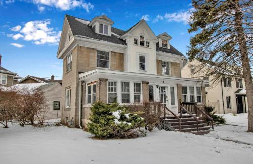 North Buffalo House | Cozy 3BR Near UB Niagara Falls - Pet Friendly