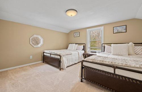 Bethlehem House | Cozy 3BR Retreat in Downtown Bethlehem - Hot Tub, Trails, Near Ski & Hike