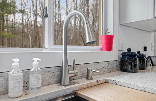 Bethlehem House | Cozy 3BR Retreat in Downtown Bethlehem - Hot Tub, Trails, Near Ski & Hike