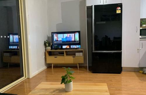 Fairfield Heights House | Cozy 3BR with free dryer & free parking& lockable front gate
