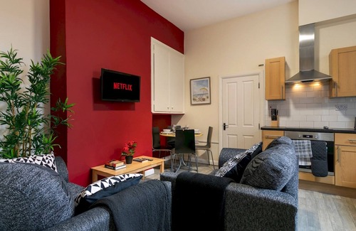 Forest Fields House | Cozy 4-Bed Home Near Nottingham's Best Attractions | Pass the Keys