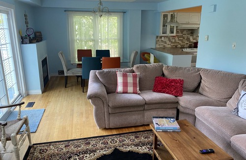 Lagoon City Cottage | Cozy 4 Bedroom Waterfront Cottage with Hottub and Firepit