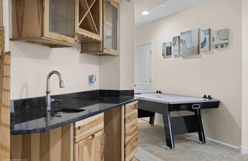 Casper House | Cozy 4 BR/4BA Home w/Amazing Mtn Views!