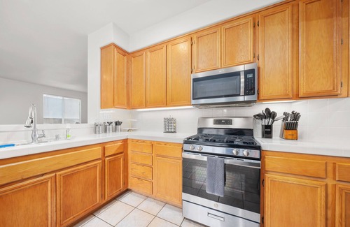 Riverside House | Cozy 4B2.5B｜Garage & Street Parking｜Pet Okay｜Backyard｜Perfect For Insured #42015