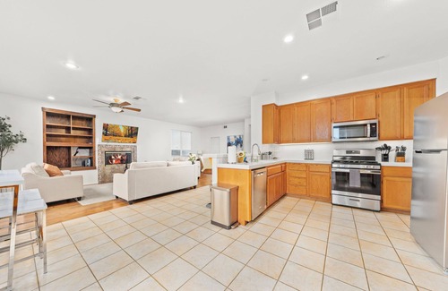 Riverside House | Cozy 4B2.5B｜Garage & Street Parking｜Pet Okay｜Backyard｜Perfect For Insured #42015