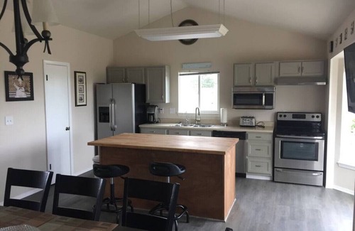 Cheyenne Meadows House | Cozy 5BR w/Hot Tub, Gym, BBQ, Mountain Views, Near Shops & Attractions