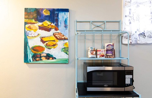 Old Town West Apartment | Cozy Abode on Mountain Ave – Walk to Old Town!