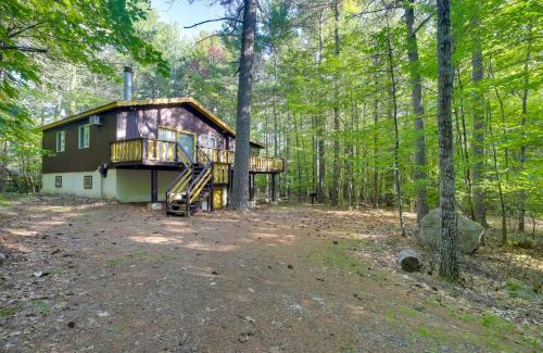 Jay House | Cozy Adirondacks Cabin Walk to Lake Eaton!