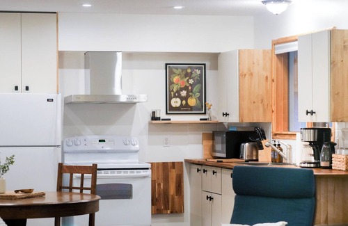 East Kootenay Apartment | Cozy alpine retreat minutes from the ski hill and golf course