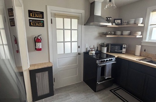 Portsmouth Cottage | Cozy and charming, this cottage offers a retreat surrounded by local beaches.