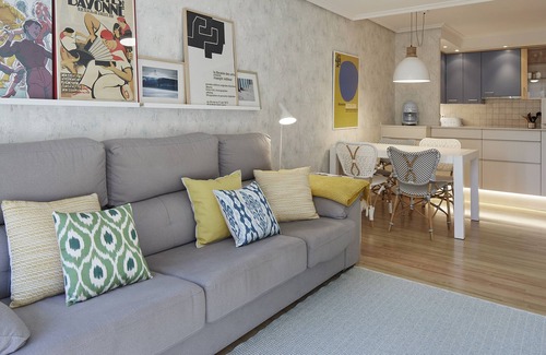 Zarautz Apartment | Cozy and comfortable apartment one step from the beach with swimming pool