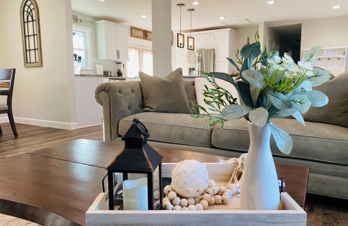 Woodstock House | Cozy and Comfortable-King Bed-1mile to Dtwn Woodstock