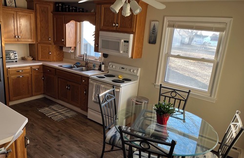 Ashwaubenon House | Cozy and local for NFL Draft!n3-bdrm house, 1.5 miles to Lambeau!