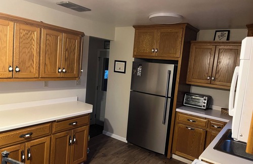 Ashwaubenon House | Cozy and local for NFL Draft!n3-bdrm house, 1.5 miles to Lambeau!