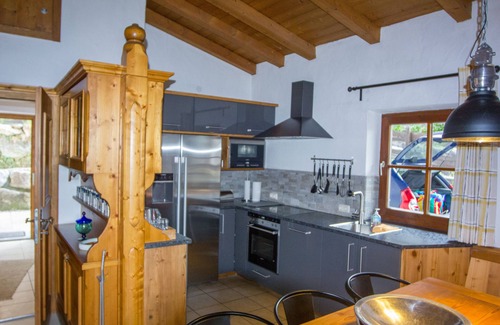 Ellmau Ski Chalet | Cozy and luxurious detached chalet for 2-10 people