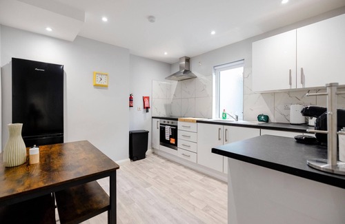Enniskillen Apartment | Cozy and Modern 2-Bedroom Retreat in the Heart of Downtown