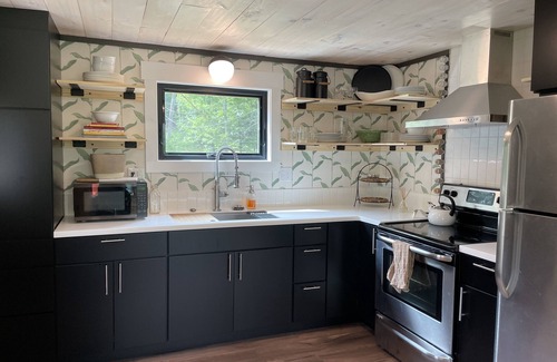 Woodsville House | Cozy and modern, the perfect escape for families, couples or a girls' weekend