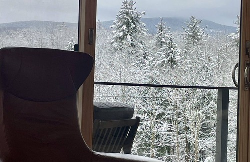 Woodsville House | Cozy and modern, the perfect escape for families, couples or a girls' weekend