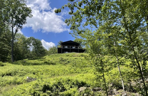 Woodsville House | Cozy and modern, the perfect escape for families, couples or a girls' weekend