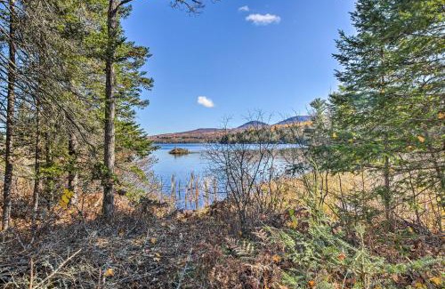 New Vineyard House | Cozy and Peaceful Waterfront Cabin on Porter Lake!