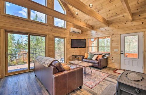 New Vineyard House | Cozy and Peaceful Waterfront Cabin on Porter Lake!